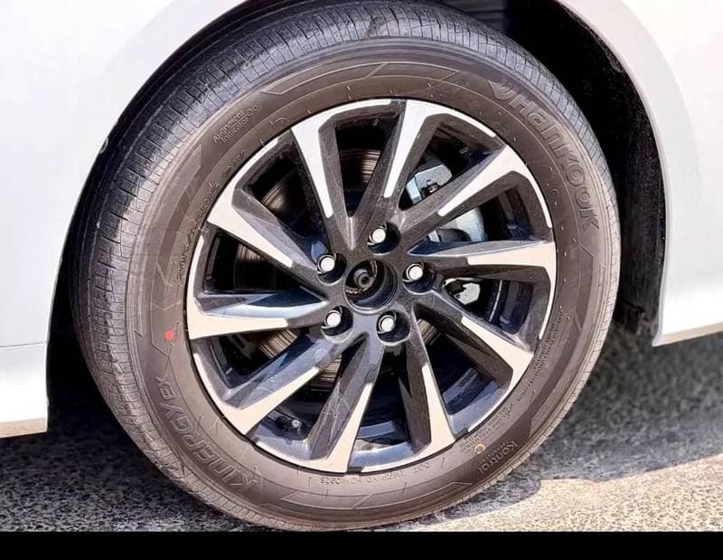 2026 Toyota Corolla XLI HEV thumbnail 7