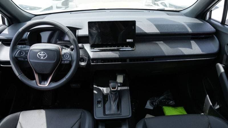 2026 Toyota Corolla Cross GLI thumbnail 6