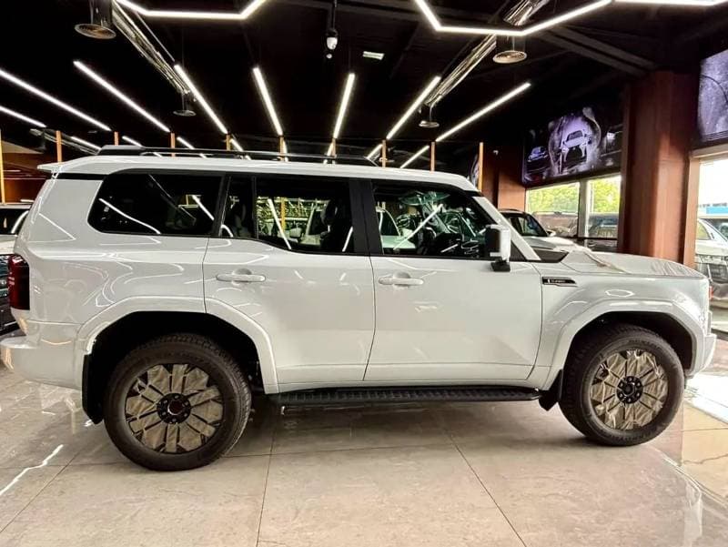 2026 Toyota Prado VXR thumbnail 3