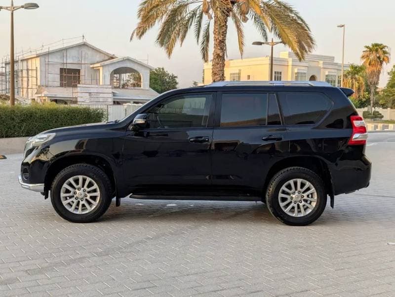 2017 Toyota Prado VXR thumbnail 6