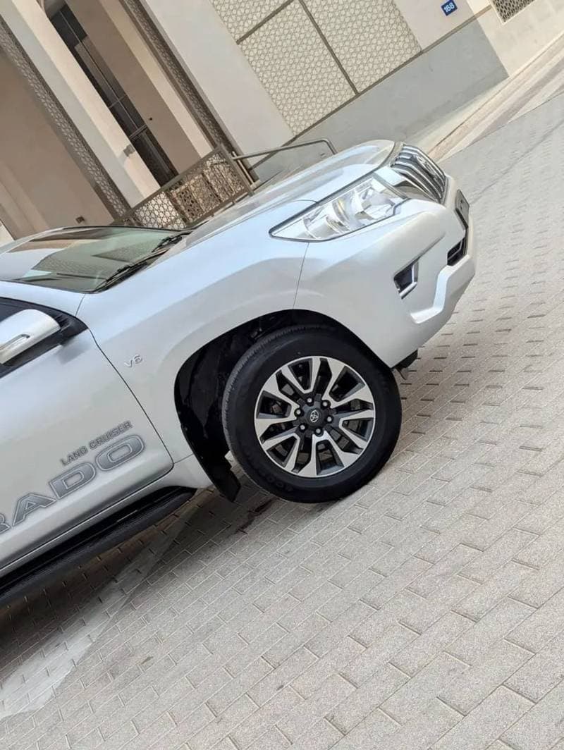 2022 Toyota Prado TX L thumbnail 8