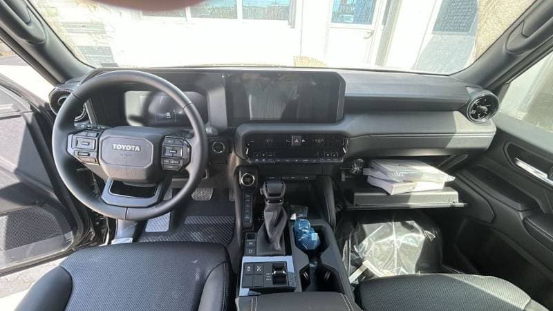 2025 Toyota Prado GXR thumbnail 6