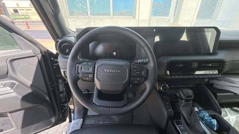 2025 Toyota Prado GXR thumbnail 7