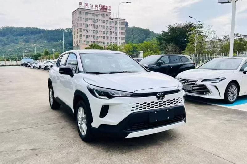 2025 Toyota Corolla Cross STANDARD thumbnail 4