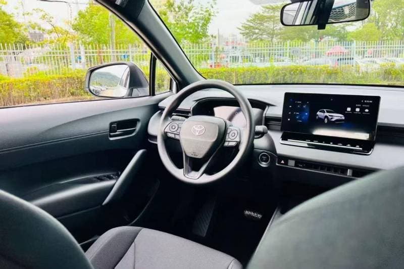 2025 Toyota Corolla Cross STANDARD thumbnail 7