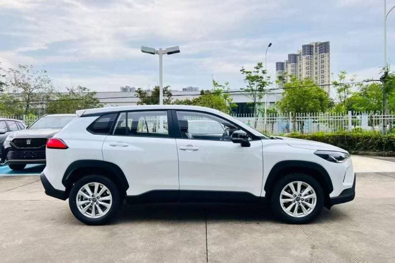 2025 Toyota Corolla Cross STANDARD thumbnail 8