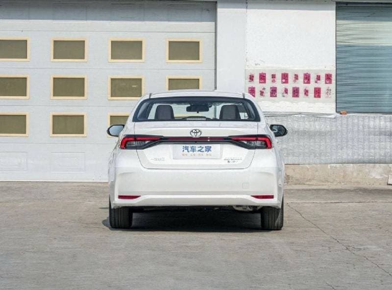 2026 Toyota Corolla XLI HEV thumbnail 2