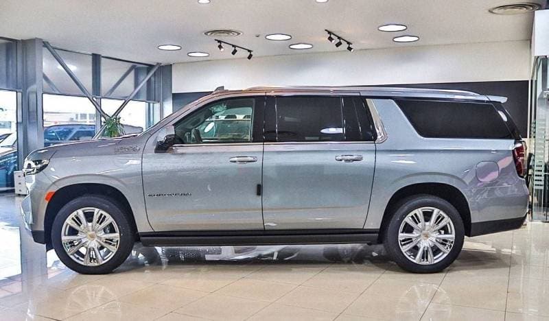 2023 Chevrolet Suburban thumbnail 3