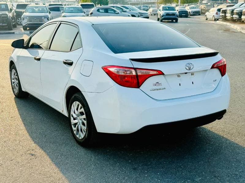 2017 Toyota Corolla SE thumbnail 5