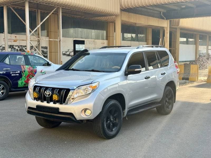 2015 Toyota Prado GXR thumbnail 3