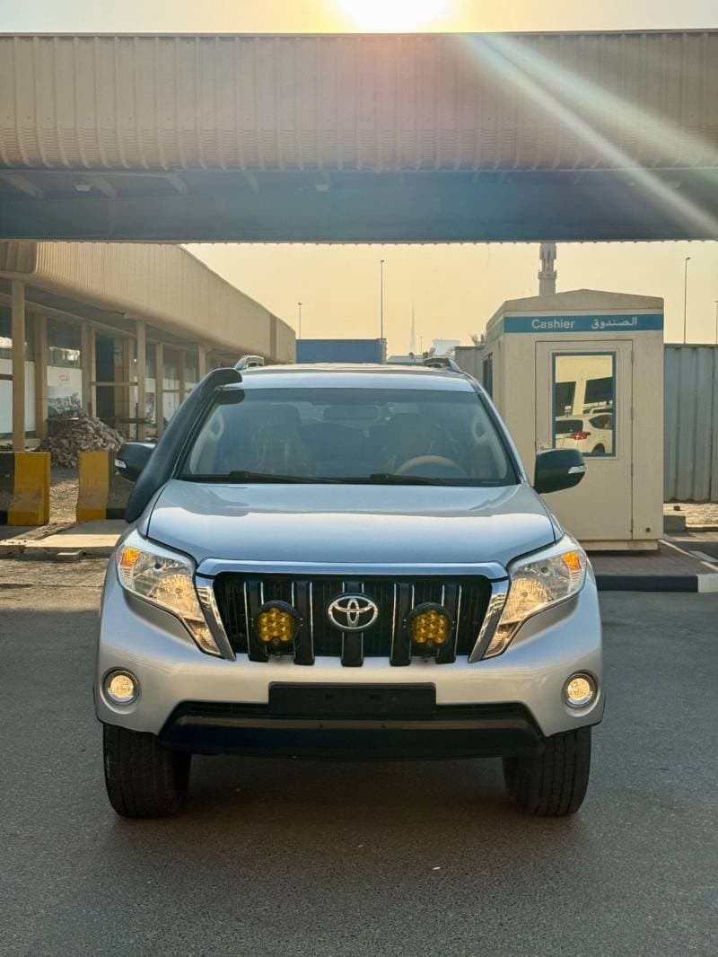 2015 Toyota Prado GXR thumbnail 2