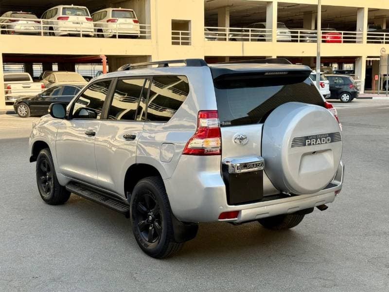 2015 Toyota Prado GXR thumbnail 4