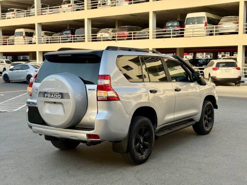 2015 Toyota Prado GXR thumbnail 5