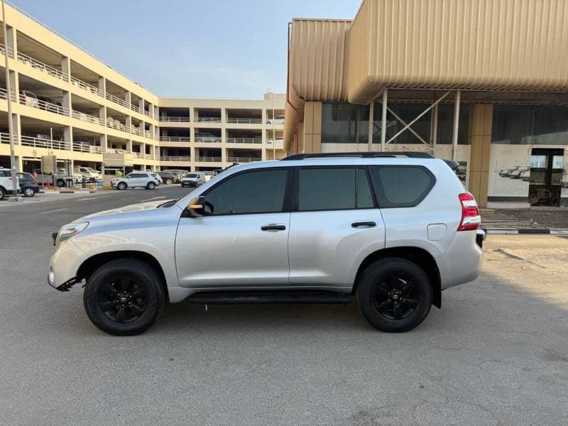 2015 Toyota Prado GXR thumbnail 6