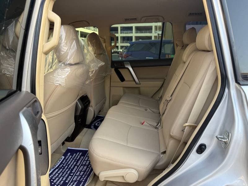 2015 Toyota Prado GXR thumbnail 8