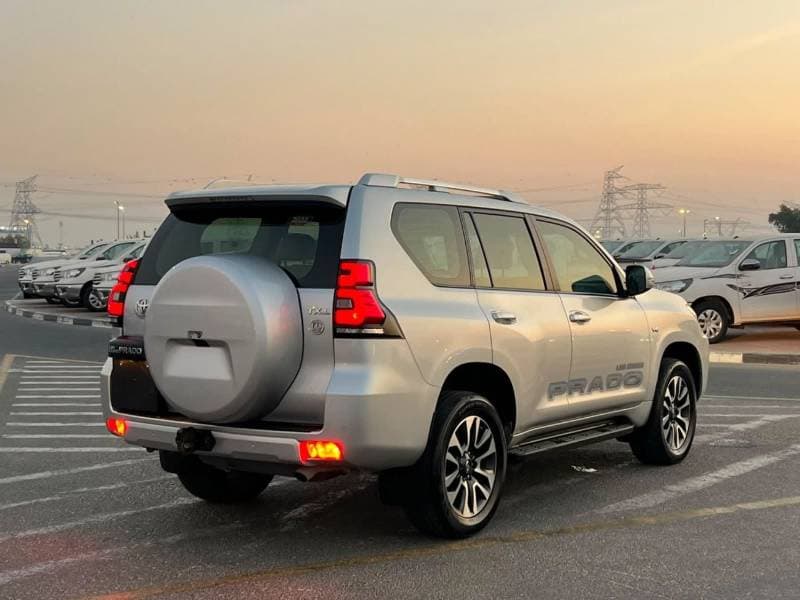 2022 Toyota Prado thumbnail 4