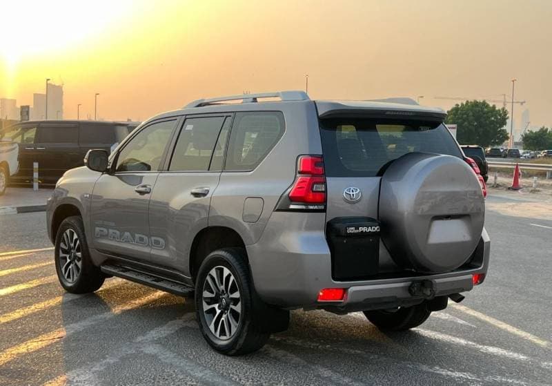2022 Toyota Prado thumbnail 4