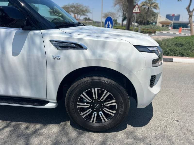 2024 Nissan Patrol LE T2 thumbnail 3