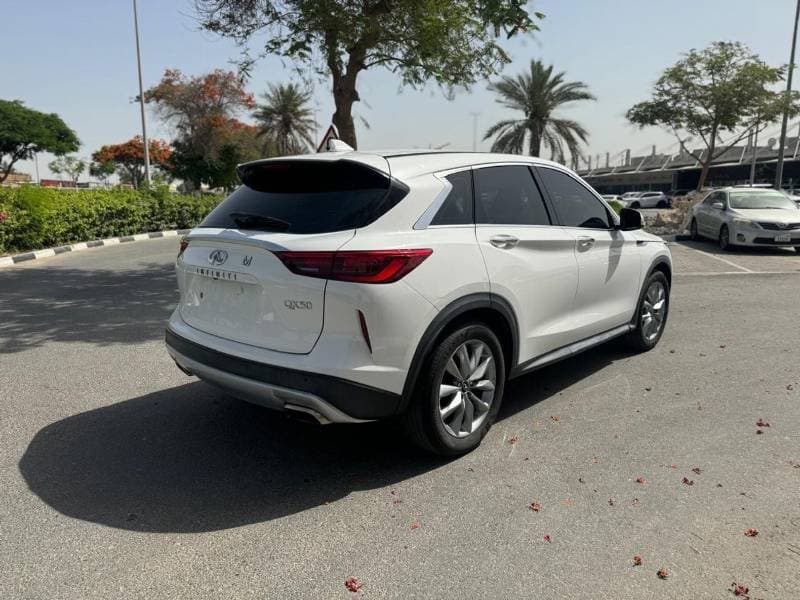 2021 Infiniti QX50 LUXE thumbnail 3