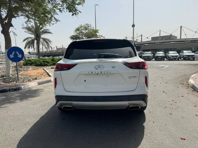 2021 Infiniti QX50 LUXE thumbnail 6