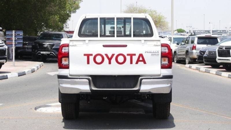2026 Toyota Hilux SR5 thumbnail 5