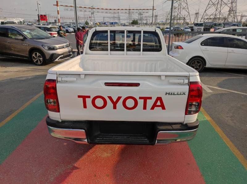 2026 Toyota Hilux thumbnail 5
