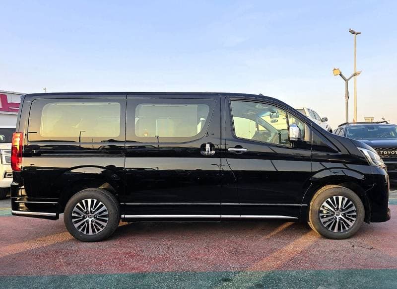 2025 Toyota Granvia Premium 2.8l thumbnail 4
