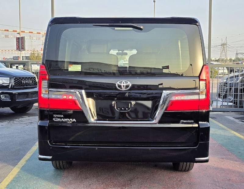 2025 Toyota Granvia Premium 2.8l thumbnail 7
