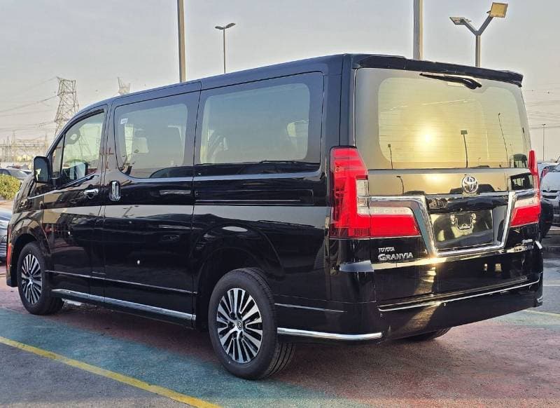 2025 Toyota Granvia Premium 2.8l thumbnail 6