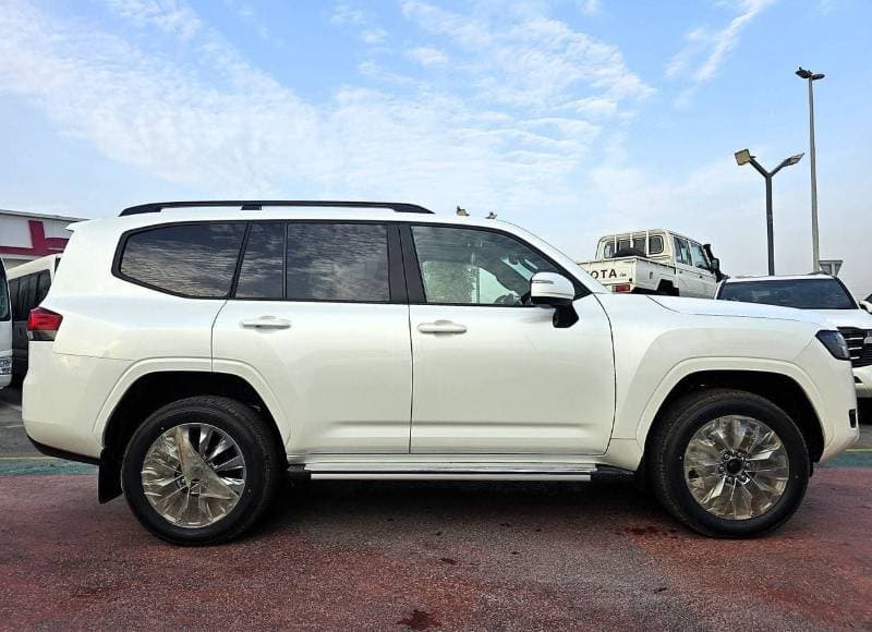 2026 Toyota Land Cruiser GXR thumbnail 4