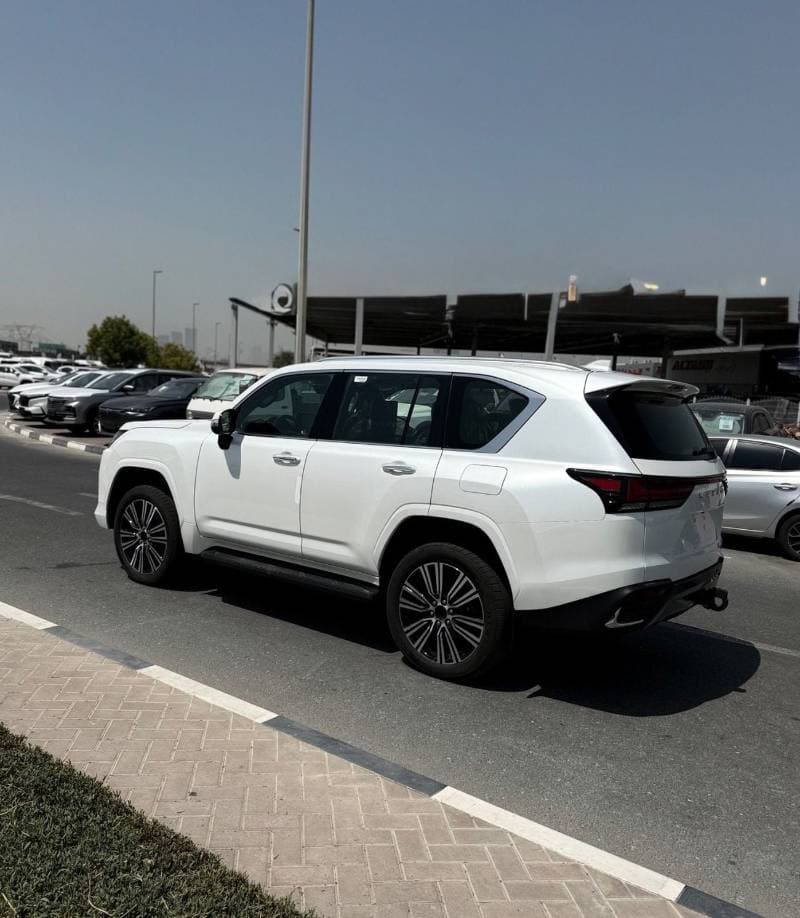 2026 Lexus LX700h SIGNATURE thumbnail 6