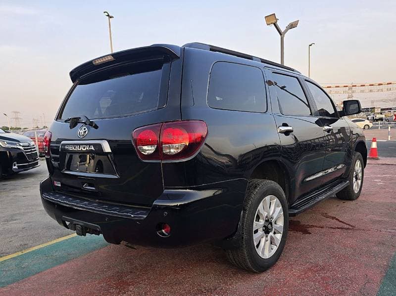 2020 Toyota Sequoia SR5 thumbnail 7