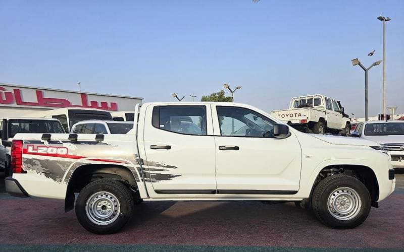 2026 Mitsubishi L200 Mitsubishi L200 Pick Up M_Line thumbnail 4
