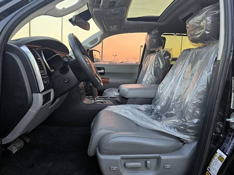 2020 Toyota Sequoia SR5 thumbnail 8