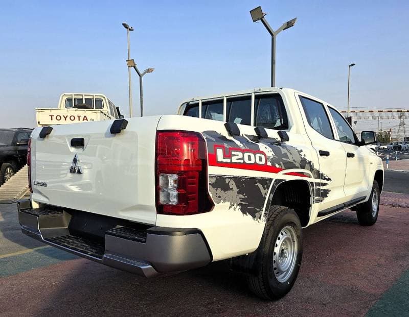 2026 Mitsubishi L200 Mitsubishi L200 Pick Up M_Line thumbnail 8