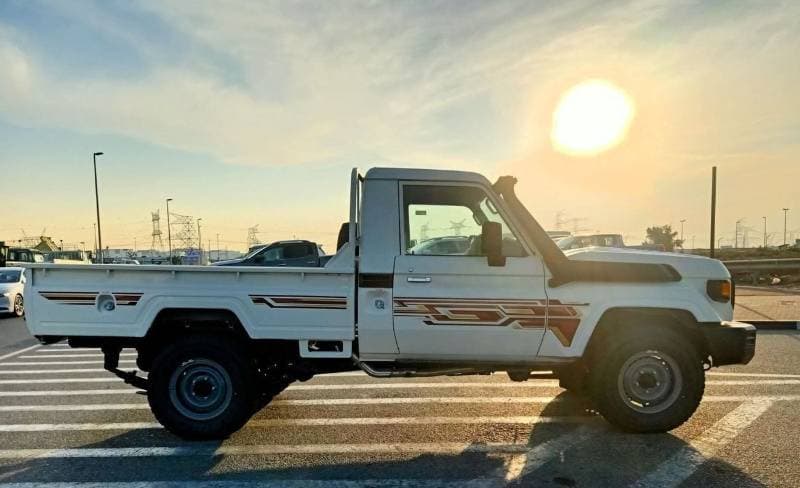 2026 Toyota Land Cruiser Pick Up thumbnail 4