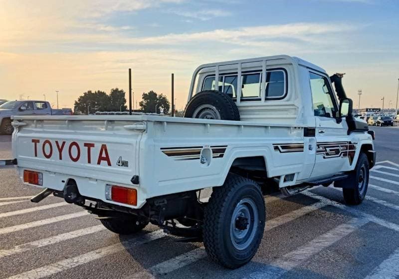 2026 Toyota Land Cruiser Pick Up thumbnail 8