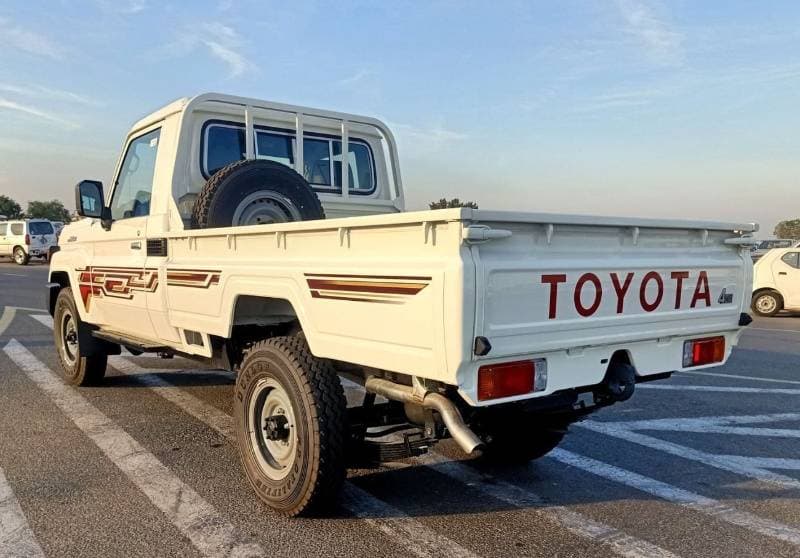 2026 Toyota Land Cruiser Pick Up thumbnail 6