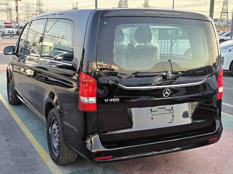 2025 Mercedes Benz V300 STANDARD thumbnail 7
