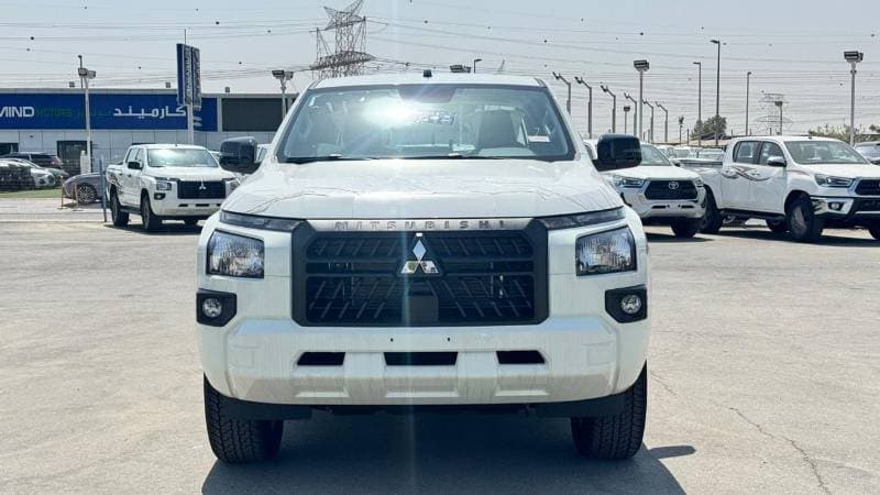 2027 Mitsubishi L200 GLS Plus 2.4L 4x4 Petrol Manual Transmission 2027 thumbnail 8
