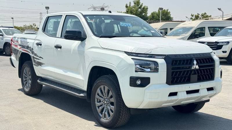 2027 Mitsubishi L200 GLS Plus 2.4L 4x4 Petrol Manual Transmission 2027 thumbnail 7