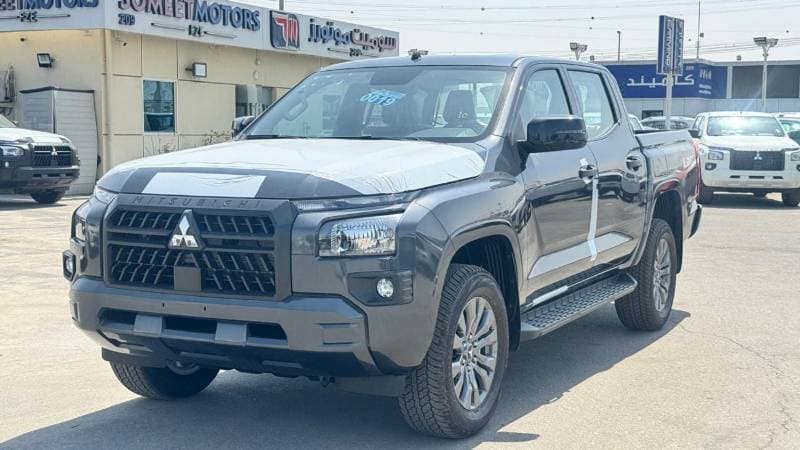 2027 Mitsubishi L200 GLS Plus 4x4 2.4L Manual Transmission Petrol 2027 thumbnail 3