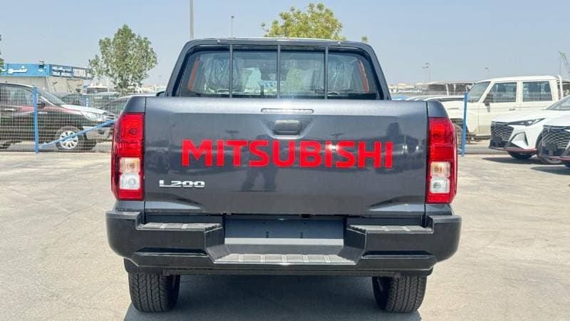 2027 Mitsubishi L200 GLS Plus 4x4 2.4L Manual Transmission Petrol 2027 thumbnail 5