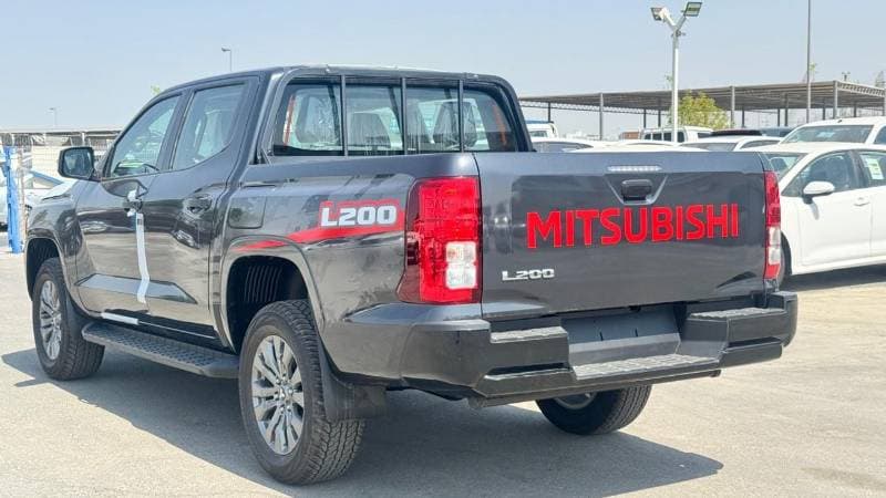 2027 Mitsubishi L200 GLS Plus 4x4 2.4L Manual Transmission Petrol 2027 thumbnail 6