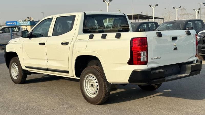 2027 Mitsubishi L200 GL thumbnail 5