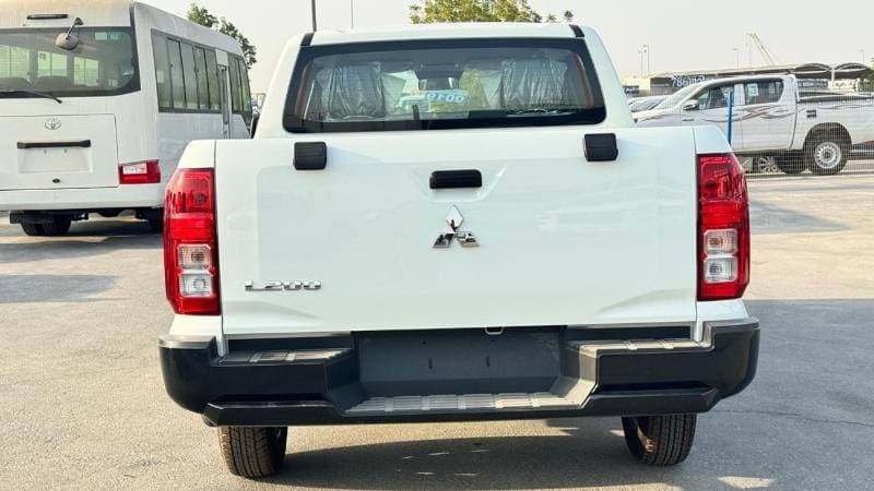 2027 Mitsubishi L200 GL thumbnail 6