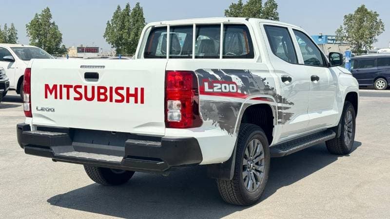 2027 Mitsubishi L200 GLS Plus 2.4L 4x4 Manual Transmission Petrol 2027 thumbnail 7