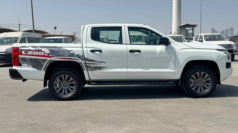 2027 Mitsubishi L200 GLS Plus 2.4L 4x4 Manual Transmission Petrol 2027 thumbnail 8