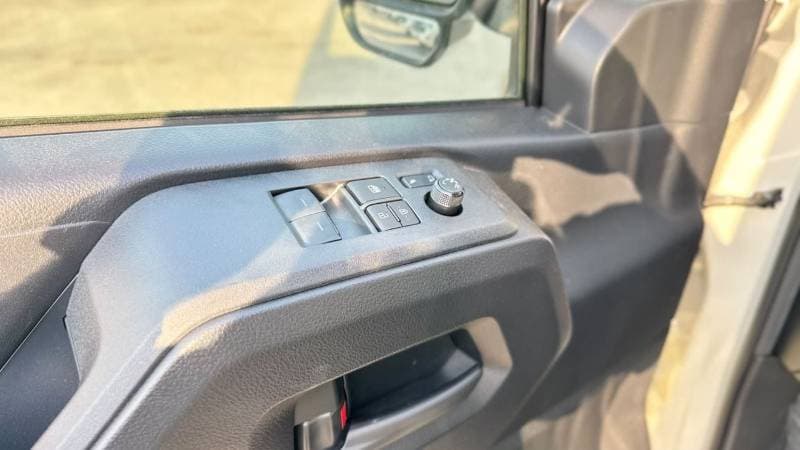 2026 Toyota Hiace DX 3.5 L , PETROL , AUTOMATIC, 13 SEATER,HIGH ROOF thumbnail 3