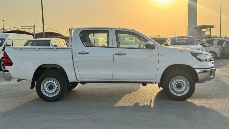 2026 Toyota Hilux DLX thumbnail 2